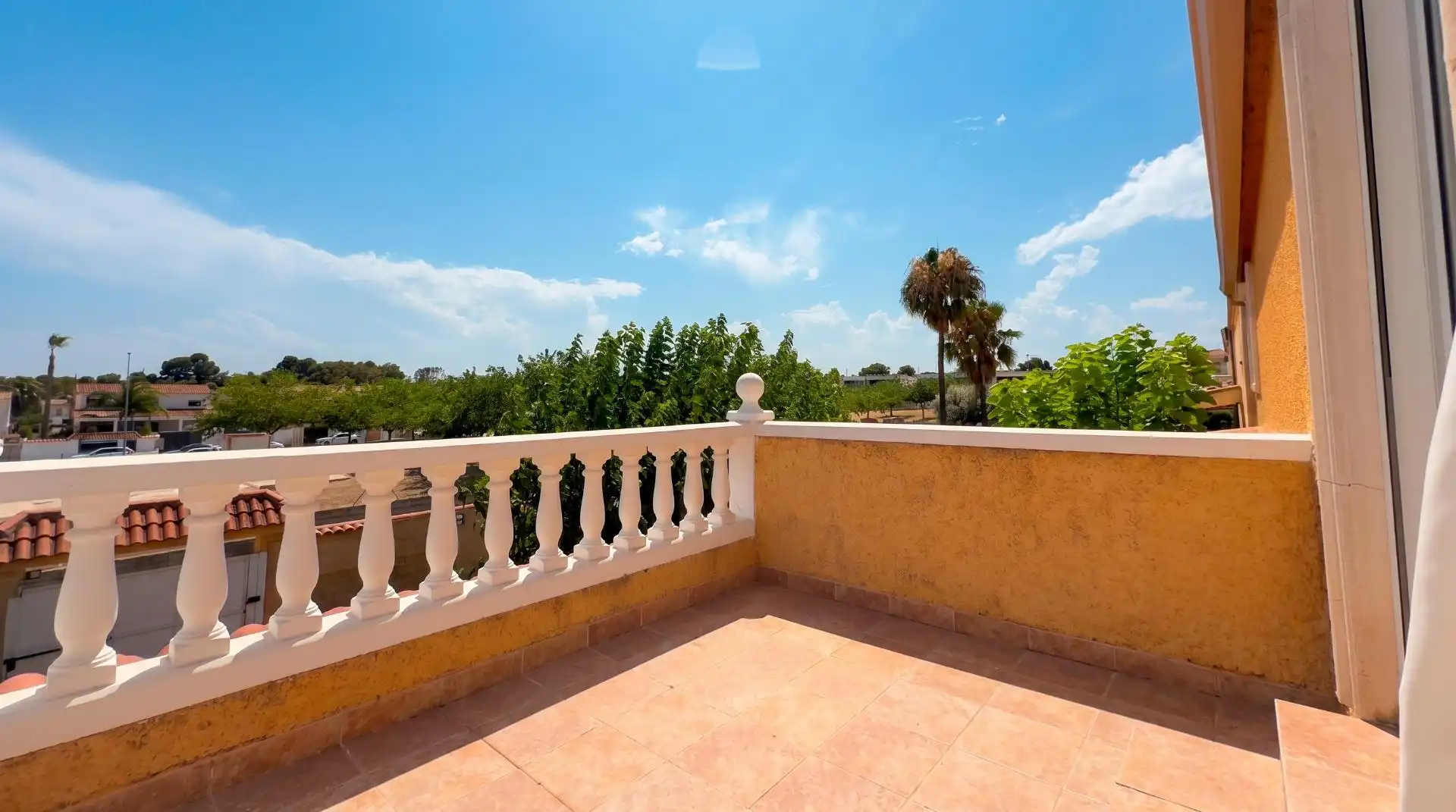 Terrassa de Casa o xalet en venda en La Pobla de Vallbona amb Aire condicionat, Calefacció i Jardí privat