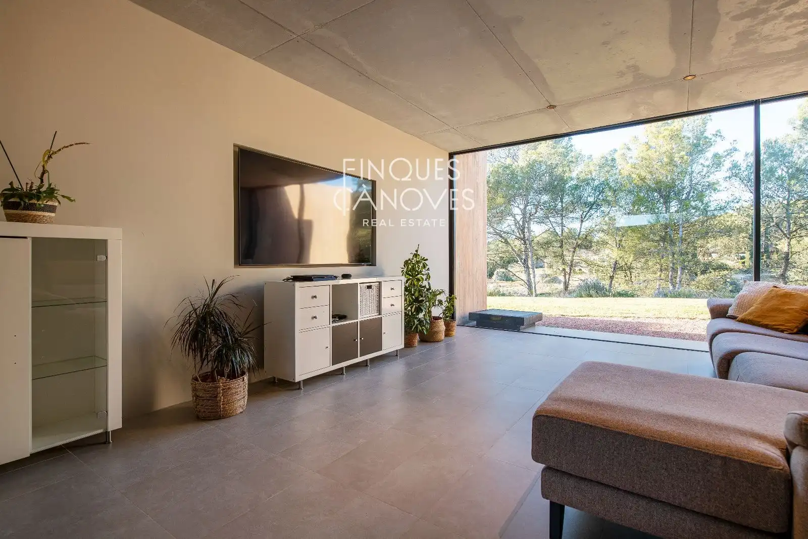 Sala de estar de Casa adosada en venta en Sant Julià de Ramis con Aire acondicionado, Calefacción y Piscina