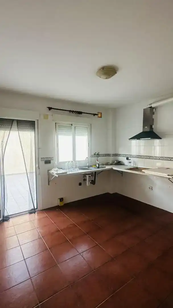 Cuina de Casa adosada en venda en Jaén amb Aire condicionat i Balcó