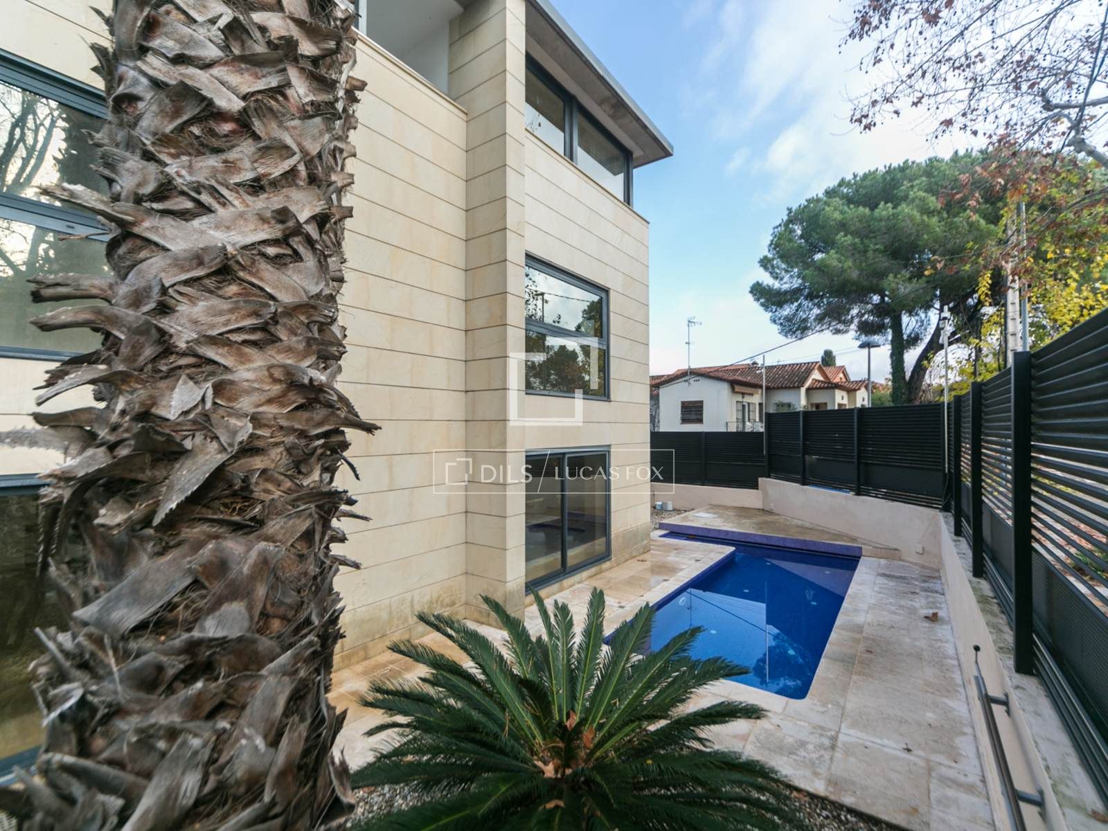 Vista exterior de Casa o xalet en venda en Sant Cugat del Vallès amb Aire condicionat, Calefacció i Jardí privat