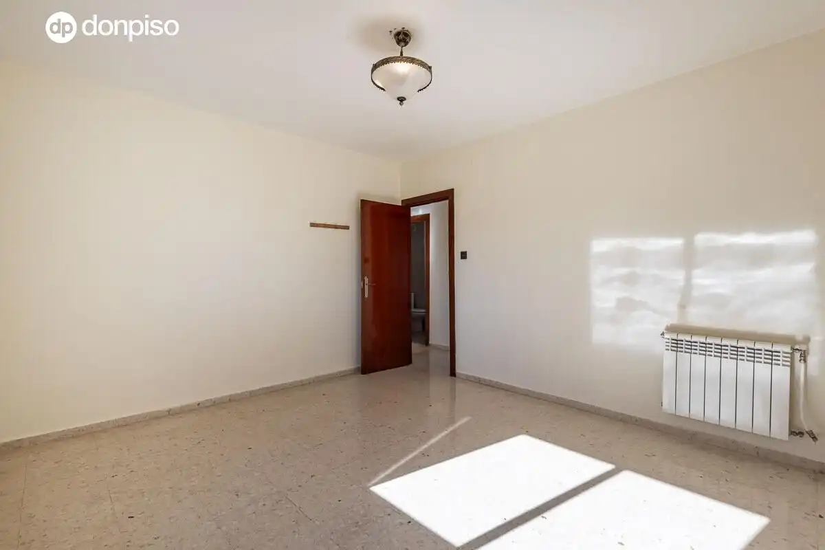 Flat for sale in Granada  with Air Conditioner, Heating and Terrace