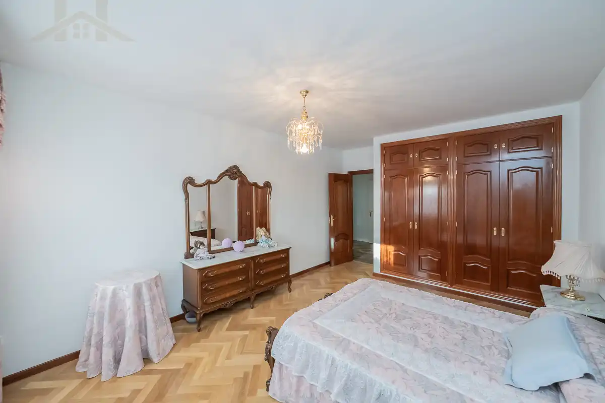 Dormitori de Casa o xalet en venda en San Sebastián de los Reyes amb Calefacció, Jardí privat i Piscina