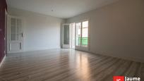 Living room of Flat for sale in Torredembarra  with Parquet flooring and Balcony