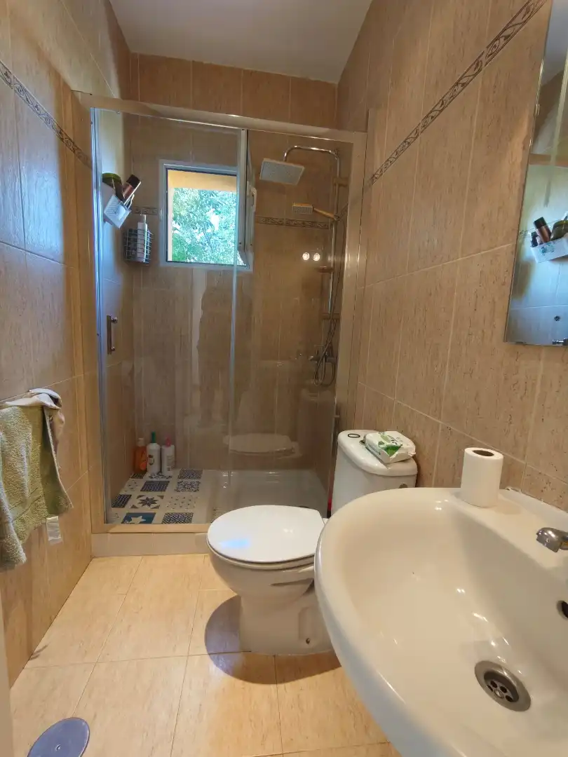 Baño de Casa o chalet en venta en Sevilla la Nueva con Aire acondicionado, Calefacción y Jardín privado