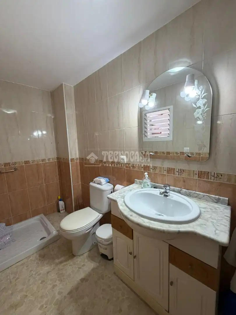 Bathroom of Houses for sale in Sevilla  with Terrace and Balcony