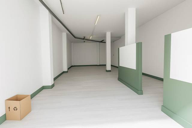 Local comercial en Alquiler en Torrefiel