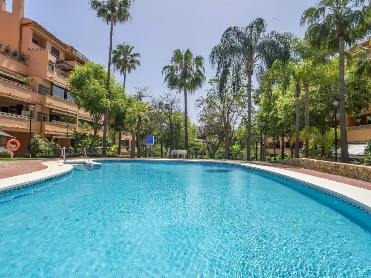 Piscina de Apartament en venda en Marbella amb Aire condicionat i Piscina