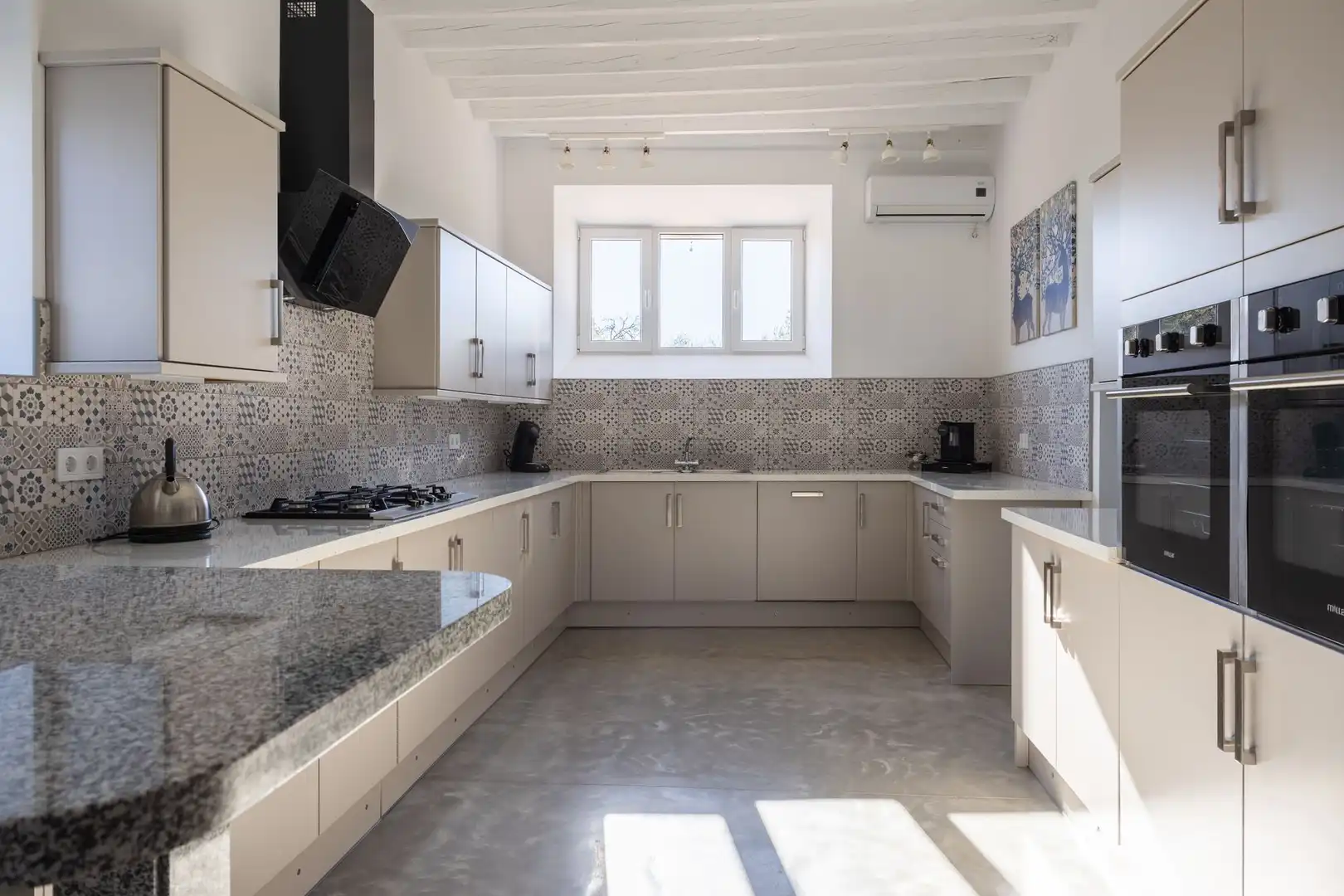Cuina de Casa o xalet en venda en Sierra de Yeguas amb Terrassa i Balcó