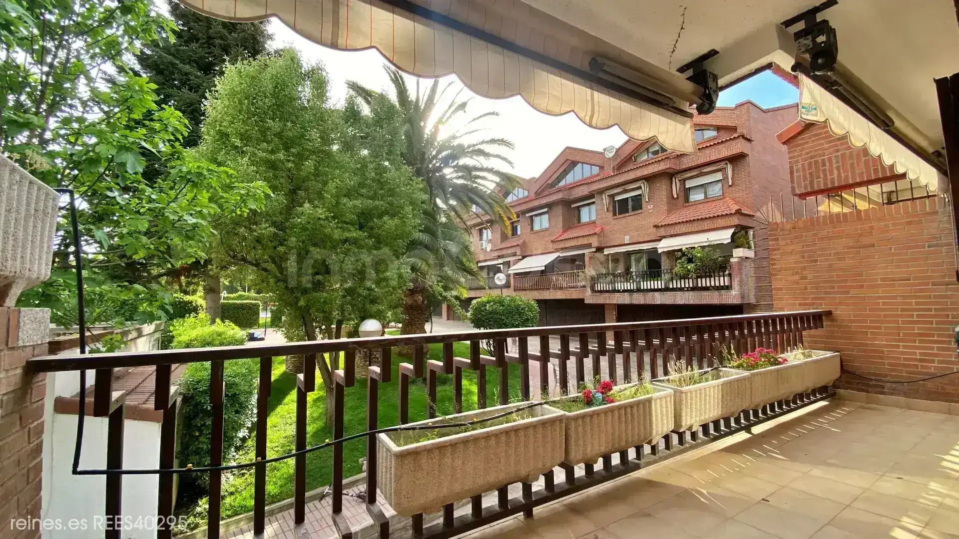 Terrassa de Casa o xalet en venda en Madrid amb Calefacció, Jardí privat i Terrassa