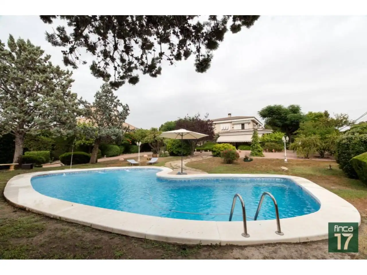 Piscina de Casa o xalet en venda en Petrer amb Calefacció, Jardí privat i Terrassa