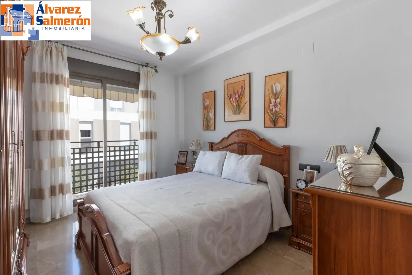 Schlafzimmer von Einfamilien-Reihenhaus zum Verkauf in Armilla mit Heizung