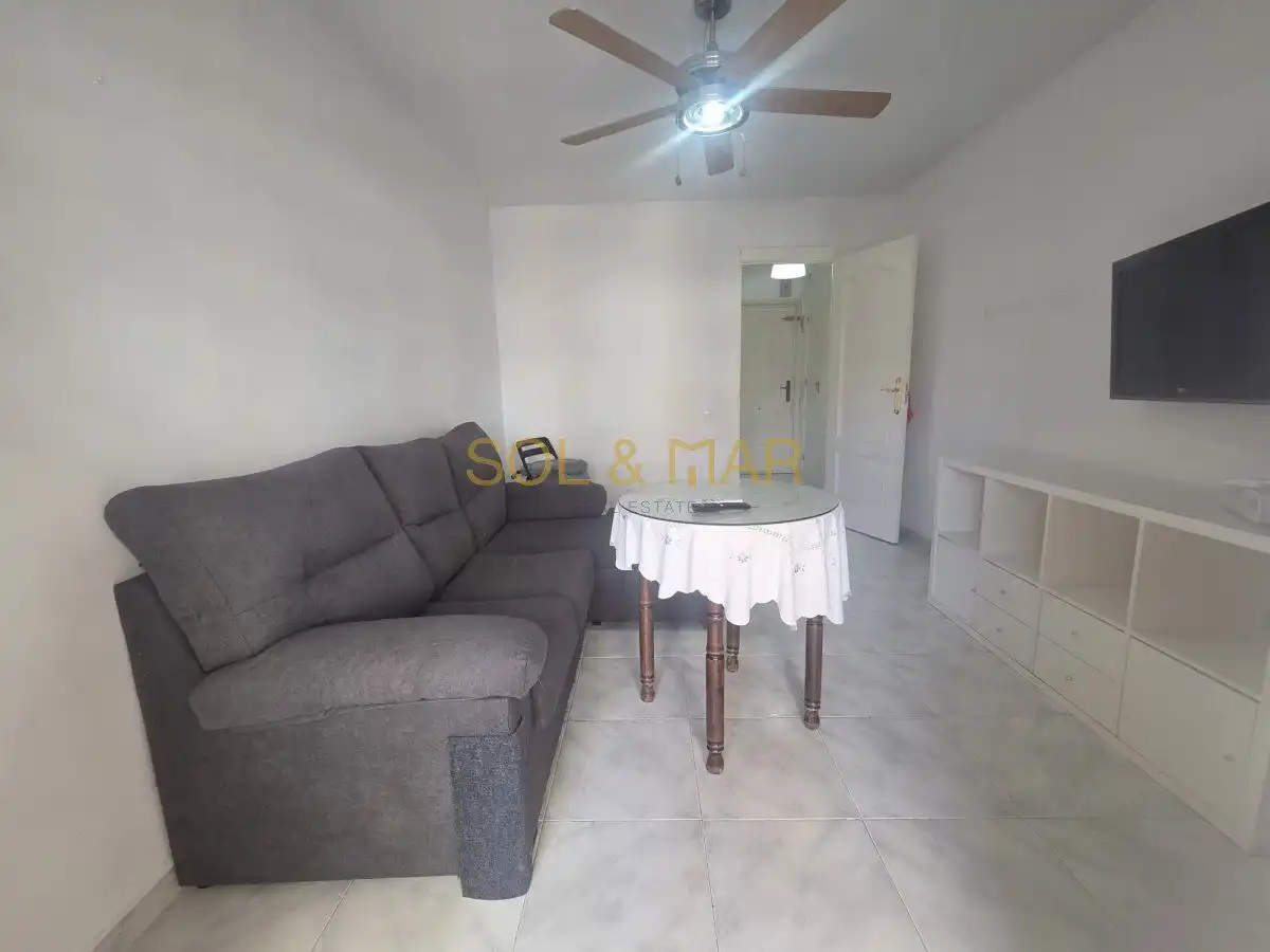 Schlafzimmer von Wohnungen zur Miete in Benalmádena mit Klimaanlage und Terrasse
