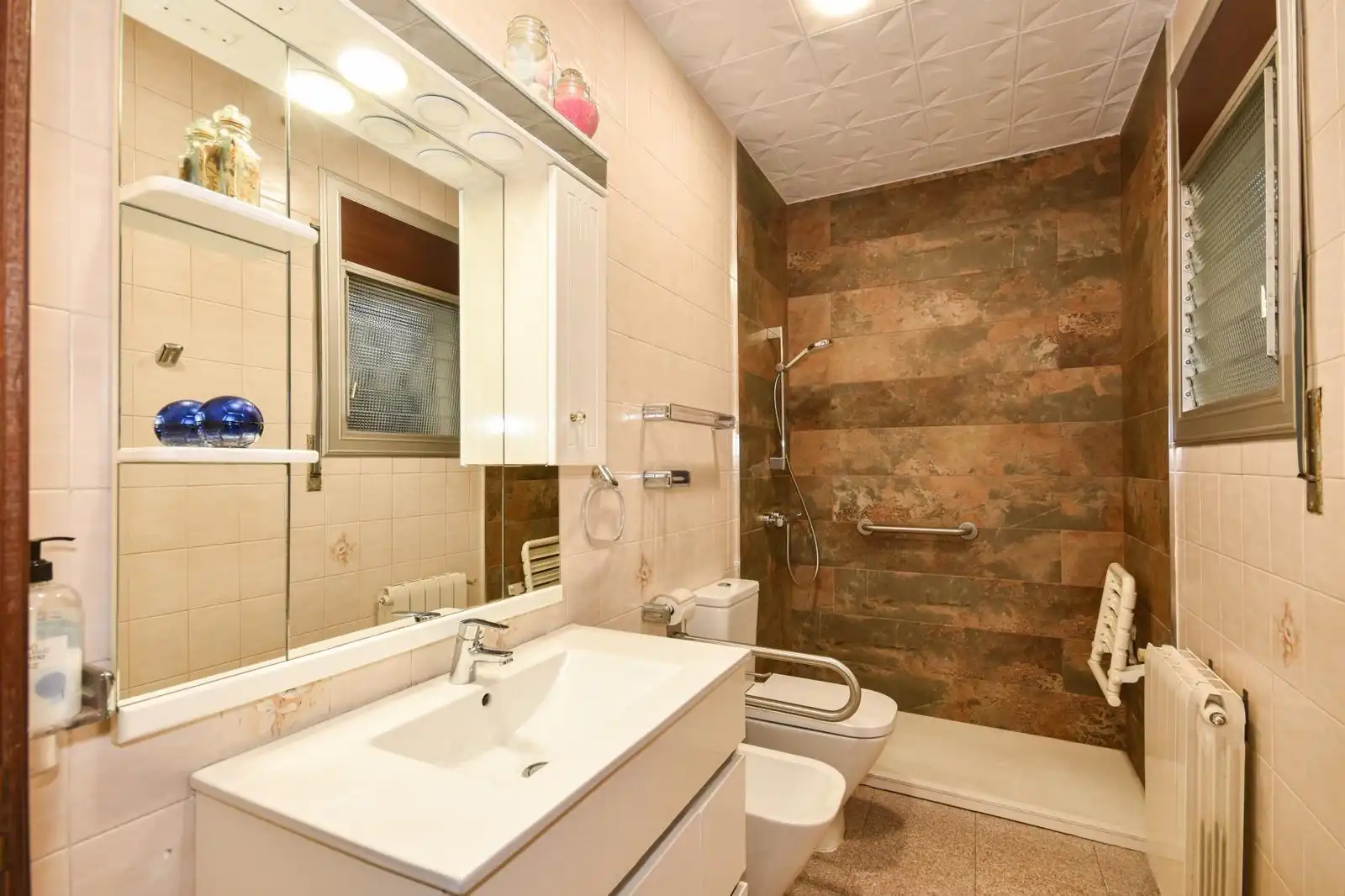 Baño de Casa o chalet en venta en Santa Perpètua de Mogoda con Aire acondicionado, Calefacción y Jardín privado