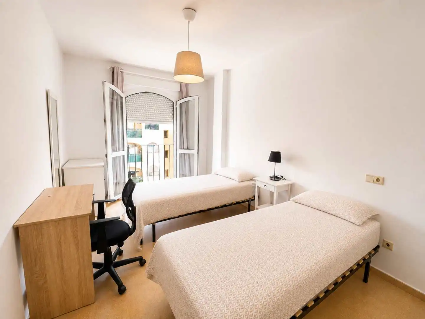 Schlafzimmer von Wohnungen zur Miete in Manilva mit Terrasse, Möbliert und Gemeinschaftspool