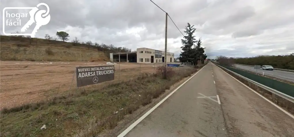 Fabrikhallen zur Miete in Cigales mit Heizung