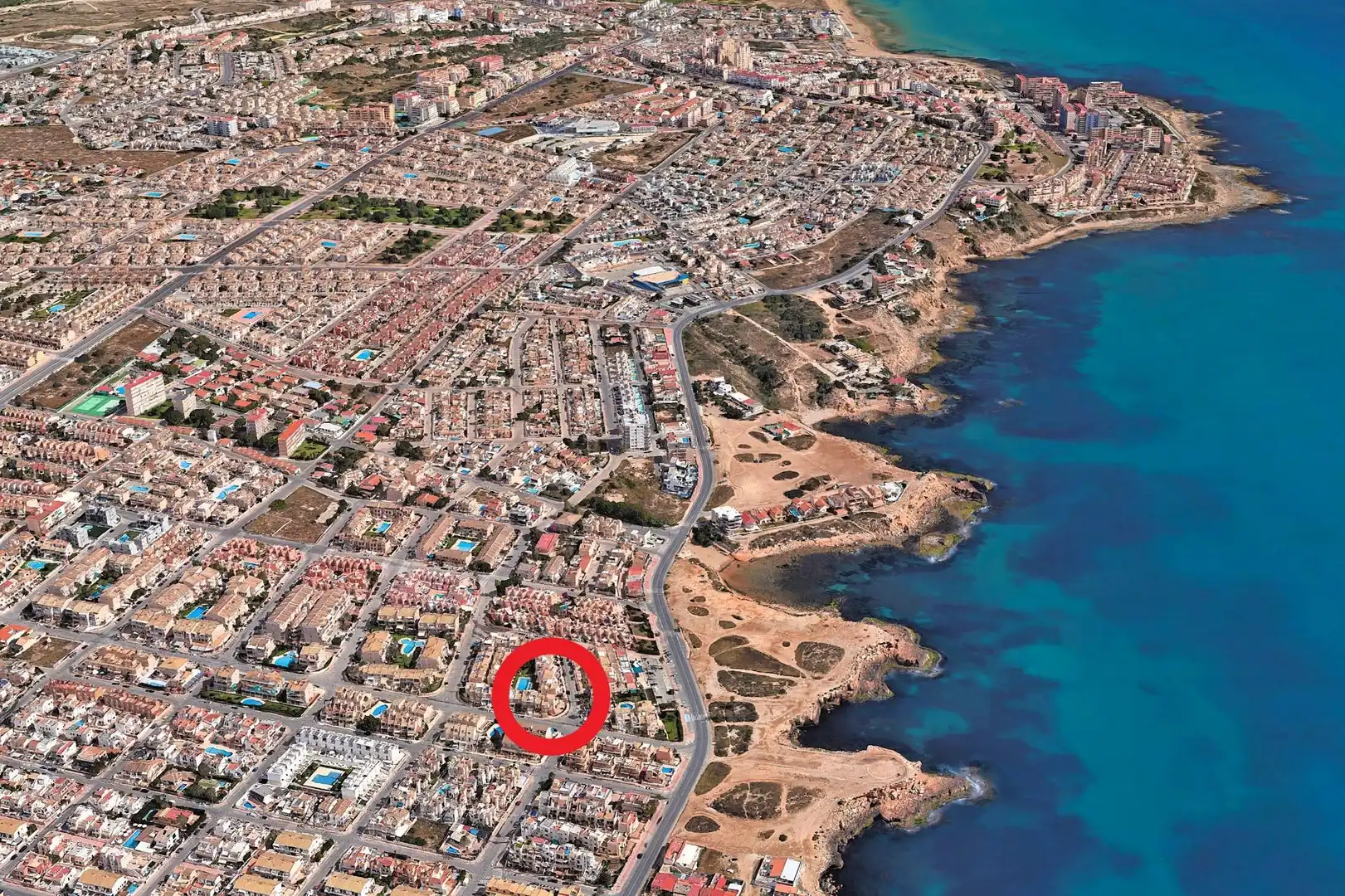 Vista exterior de Casa adosada en venta en Torrevieja con Jardín privado, Terraza y Trastero