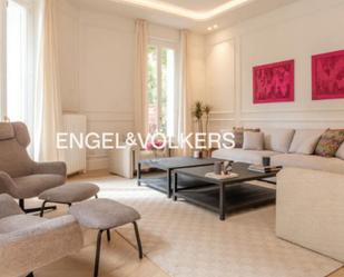 Sala d'estar de Apartament en venda en  Madrid Capital amb Aire condicionat, Calefacció i Terrassa