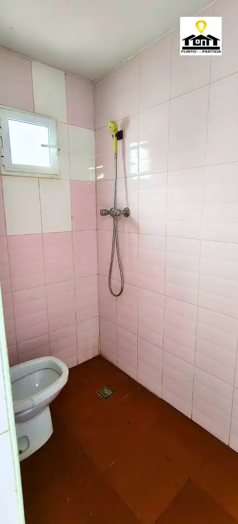 Bany de Casa o xalet en venda en La Palma del Condado amb Traster, Moblat i TV