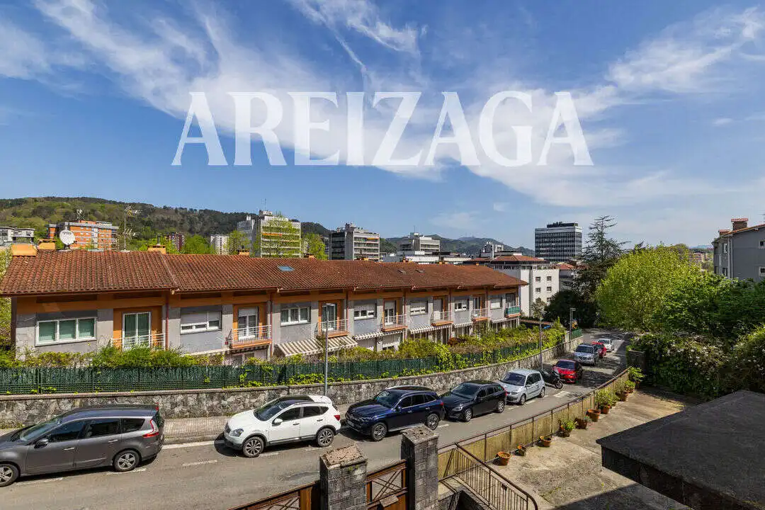 Vista exterior de Casa o chalet en venta en Donostia - San Sebastián  con Calefacción, Jardín privado y Terraza