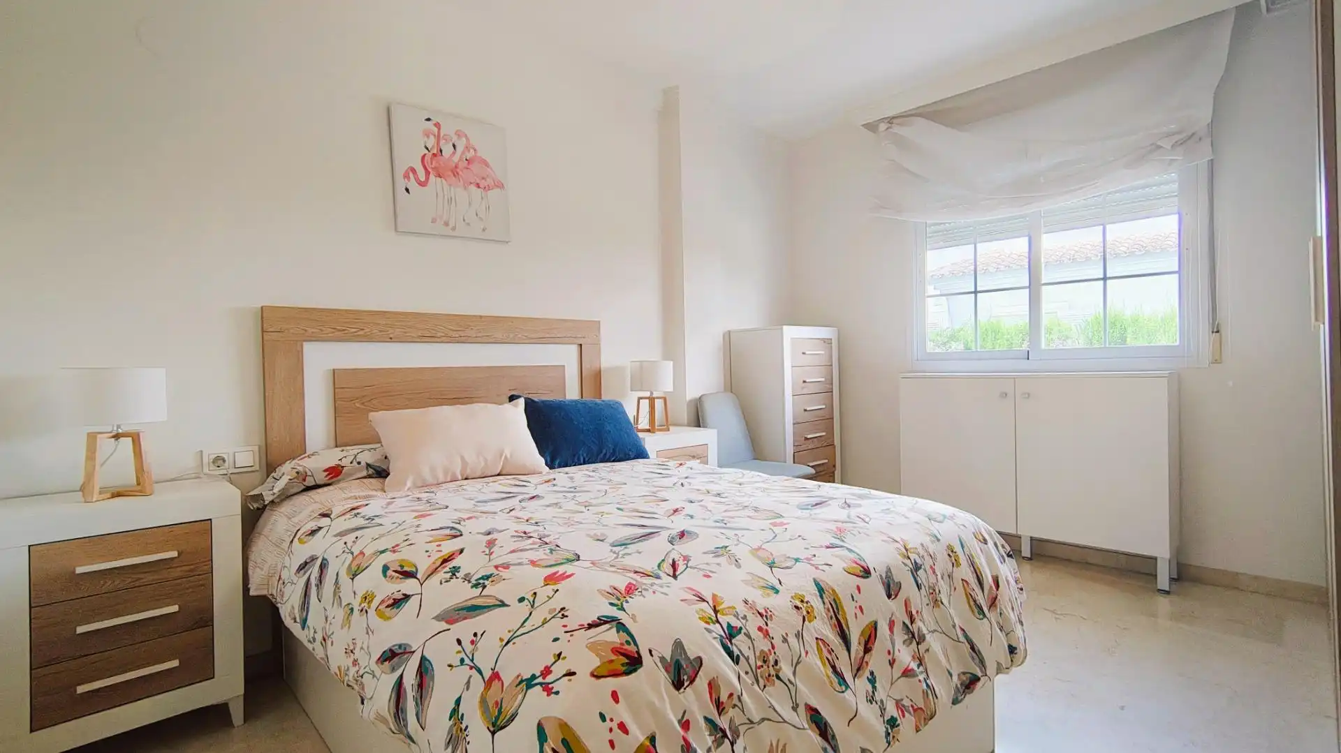 Schlafzimmer von Wohnungen zum Verkauf in Marbella mit Klimaanlage, Privatgarten und Terrasse