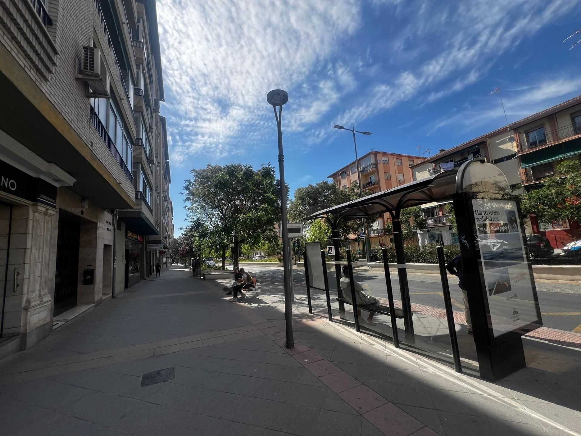 Vista exterior de Pis en venda en  Granada Capital amb Terrassa i Balcó