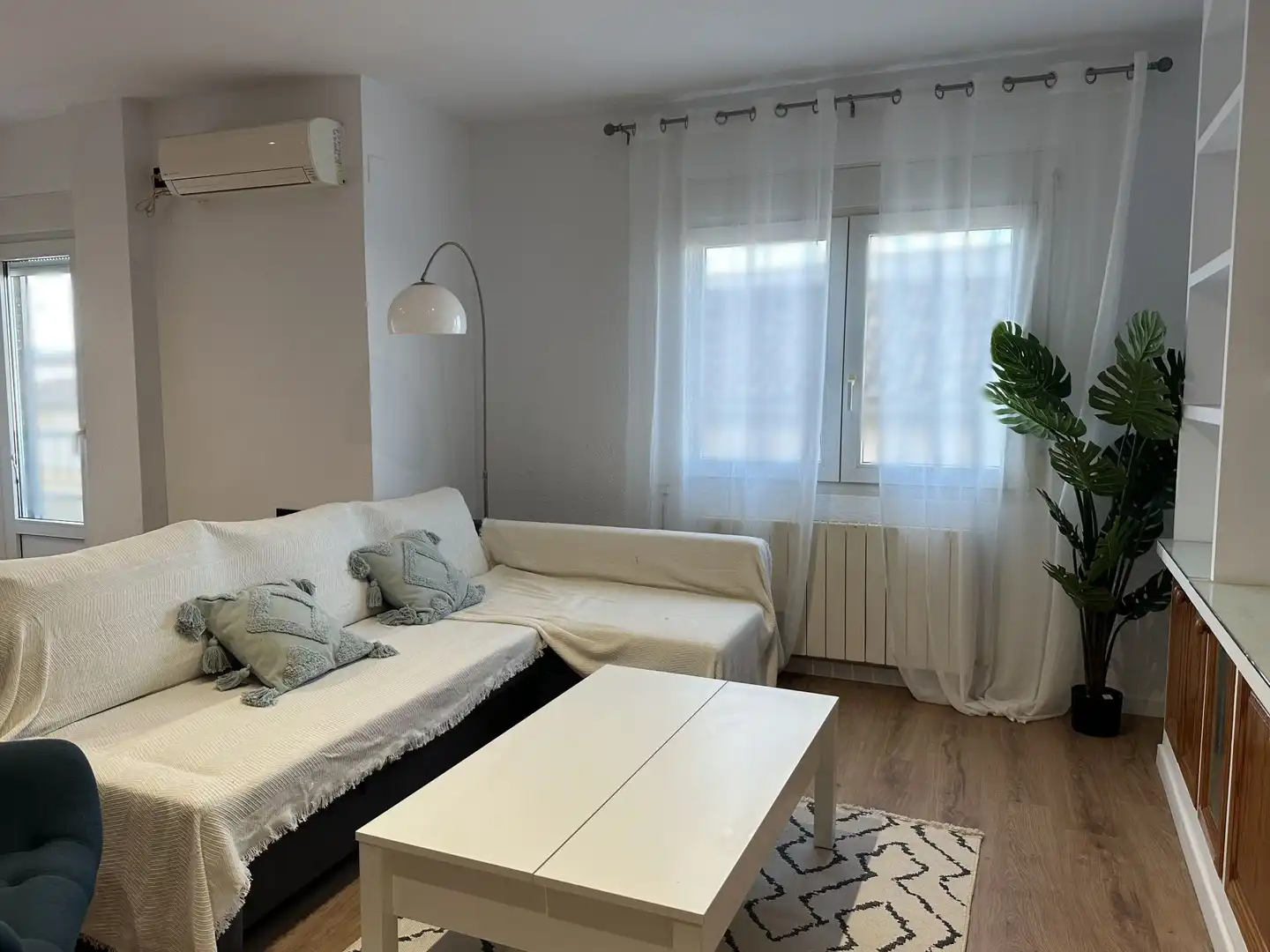 Living room of Flat for sale in Agullent  with Air Conditioner, Heating and Furnished