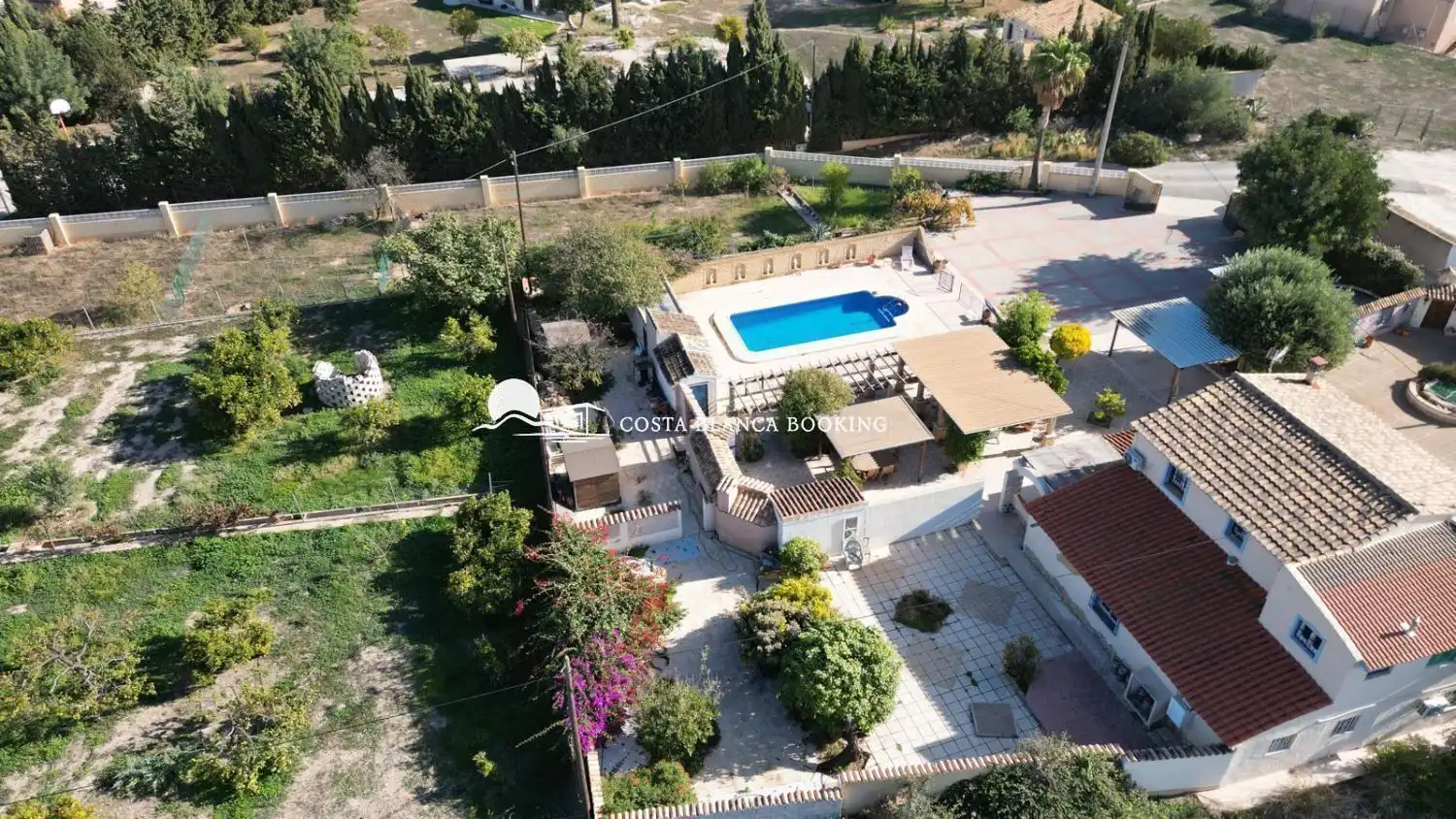 Vista exterior de Casa o xalet en venda en L'Alfàs del Pi amb Aire condicionat, Calefacció i Jardí privat