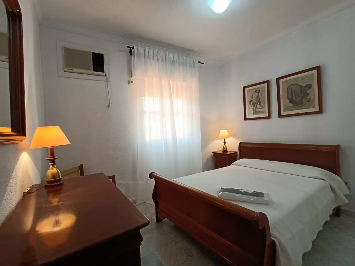 Schlafzimmer von Dachboden zur Miete in Sevilla mit Klimaanlage, Heizung und Terrasse