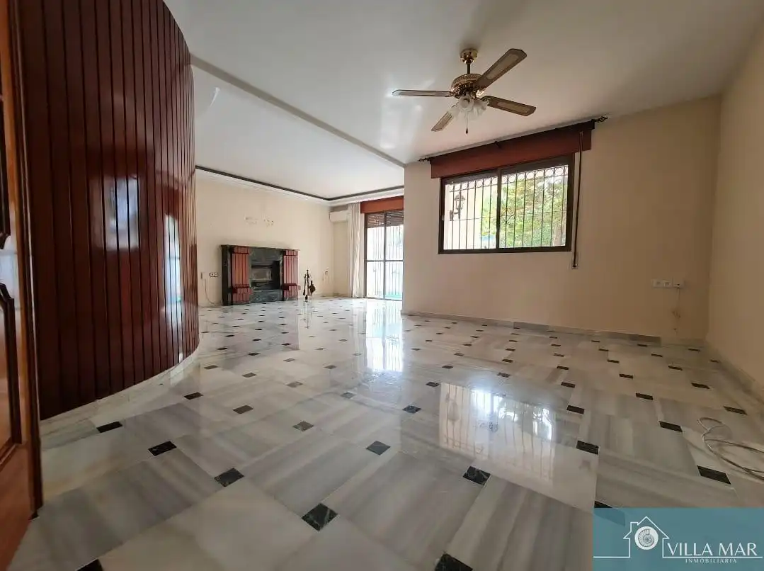 Sala d'estar de Casa o xalet en venda en Rota amb Piscina