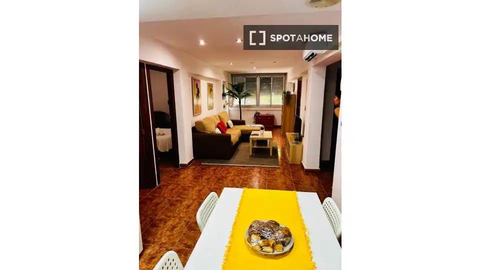 Exterior view of Flat for rent in Valencia  with Air Conditioner, Heating and Furnished