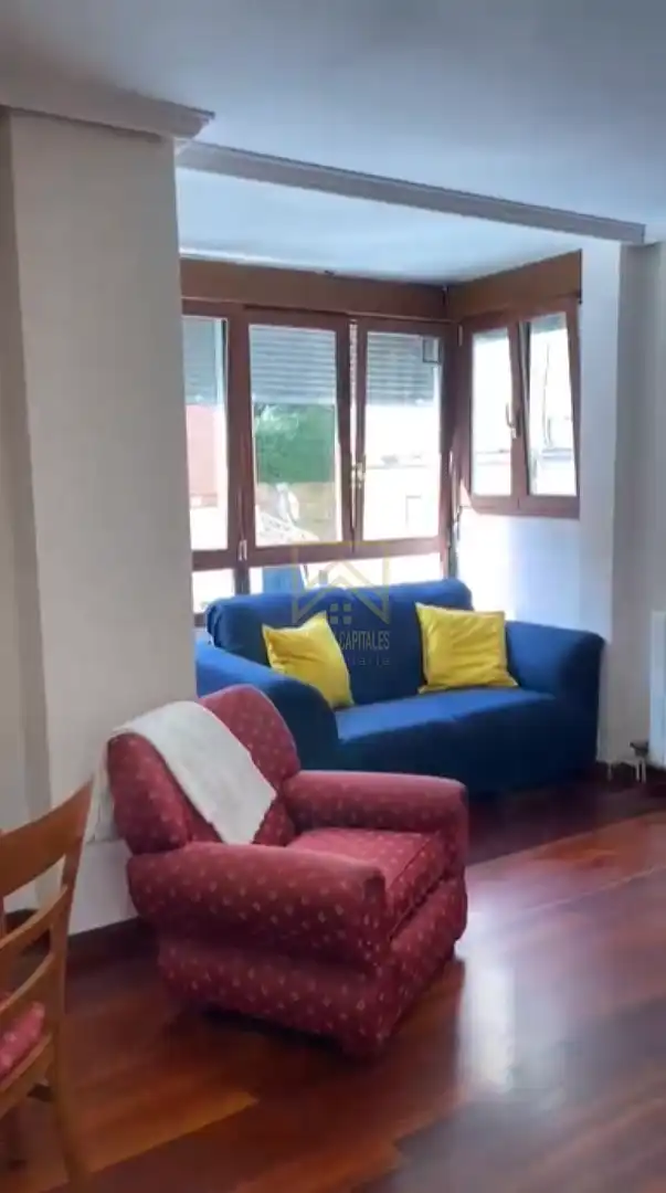 Wohnzimmer von Wohnung zur Miete in Santander mit Heizung, Parkett und Möbliert