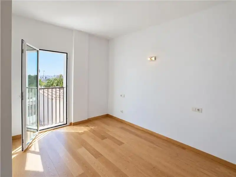 Habitación de Piso de alquiler en  Palma de Mallorca con Aire acondicionado, Terraza y Piscina comunitaria