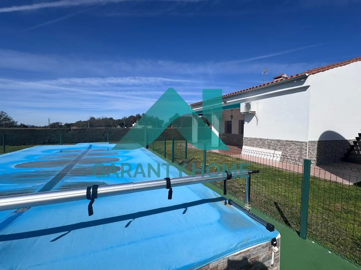 Vista exterior de Casa o xalet en venda en Cáceres amb Calefacció, Jardí privat i Traster