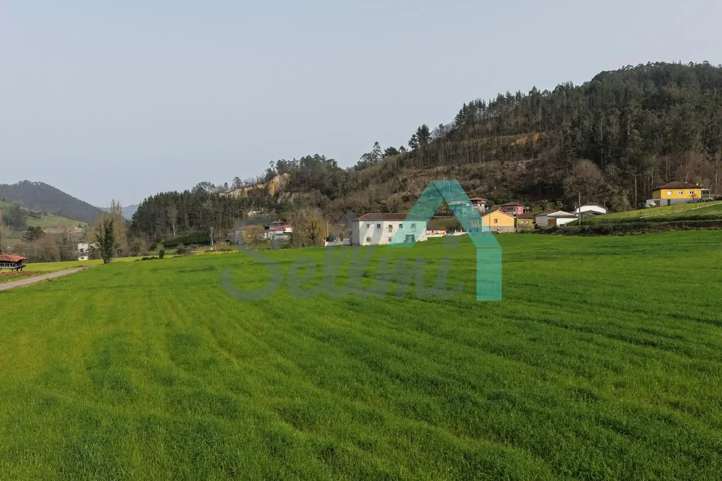 Casa o xalet en venda a Llamas, Salas
