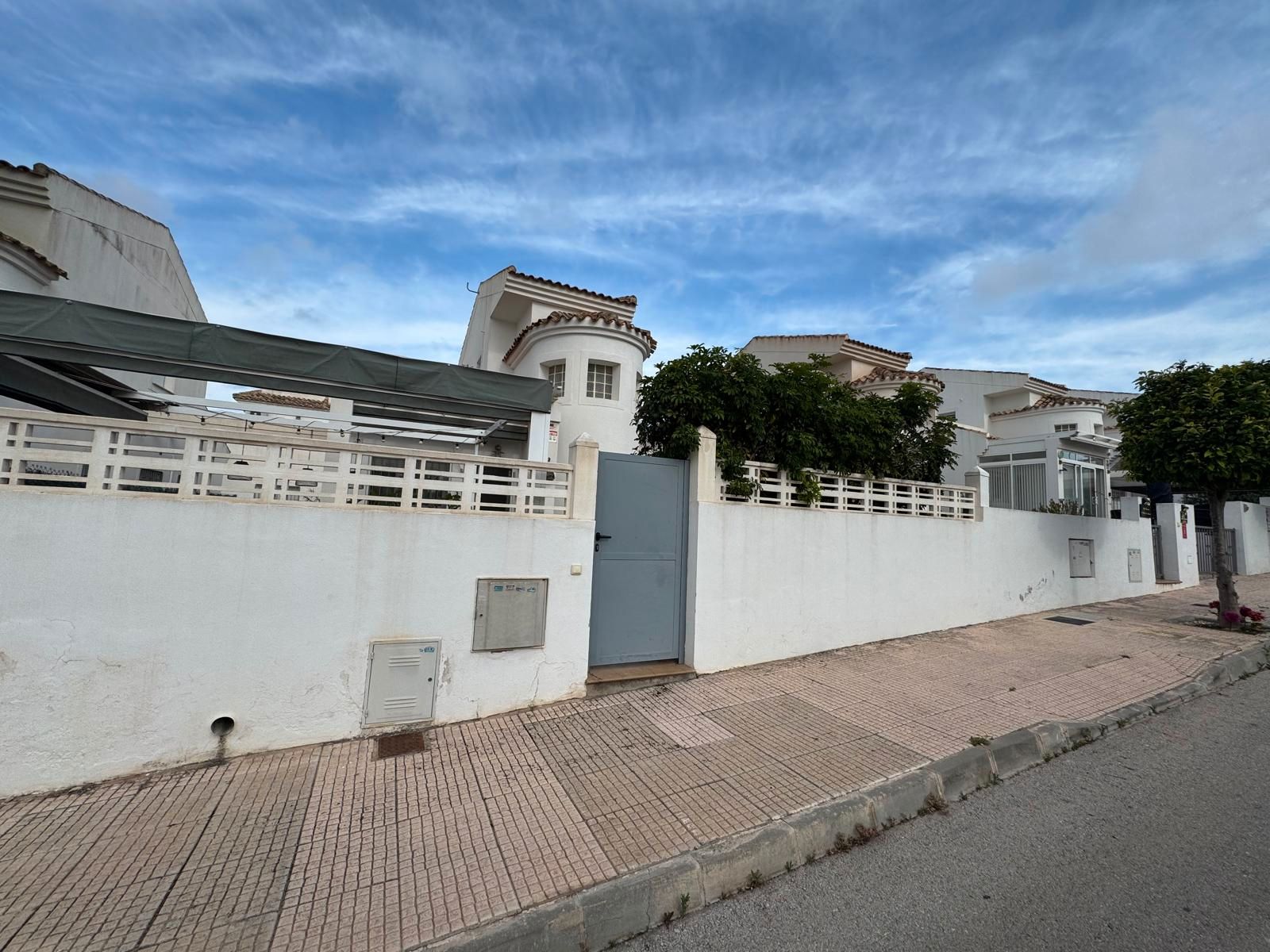 Exterior view of House or chalet for sale in San Fulgencio  with Air Conditioner, Heating and Private garden