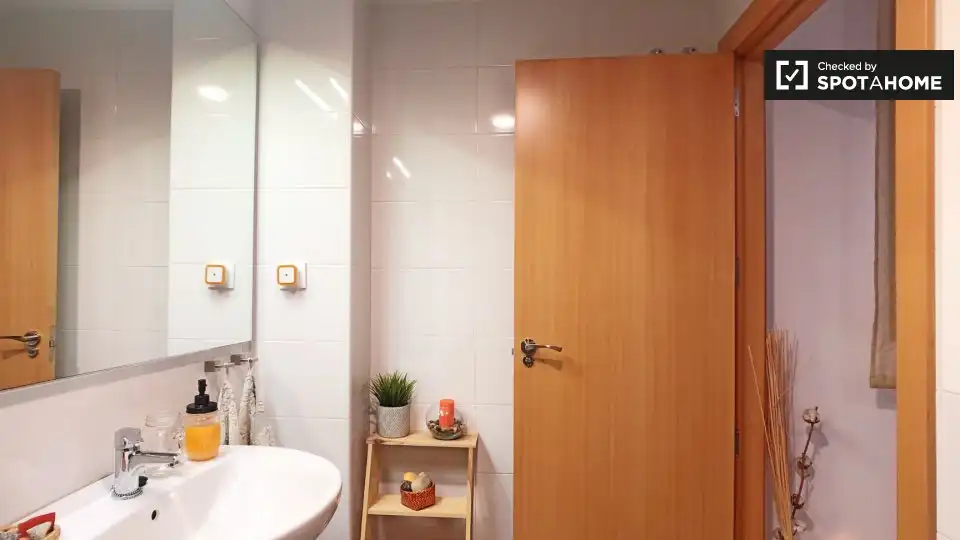 Bathroom of Flat for share in Getafe  with Air Conditioner, Heating and Furnished