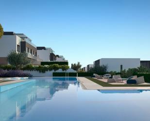 Swimming pool of Single-family semi-detached for sale in Estepona  with Air Conditioner, Terrace and Community pool