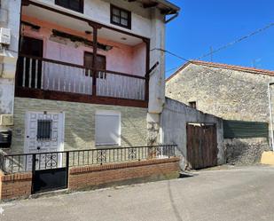 Vista exterior de Casa o xalet en venda en Udías amb Terrassa i Balcó