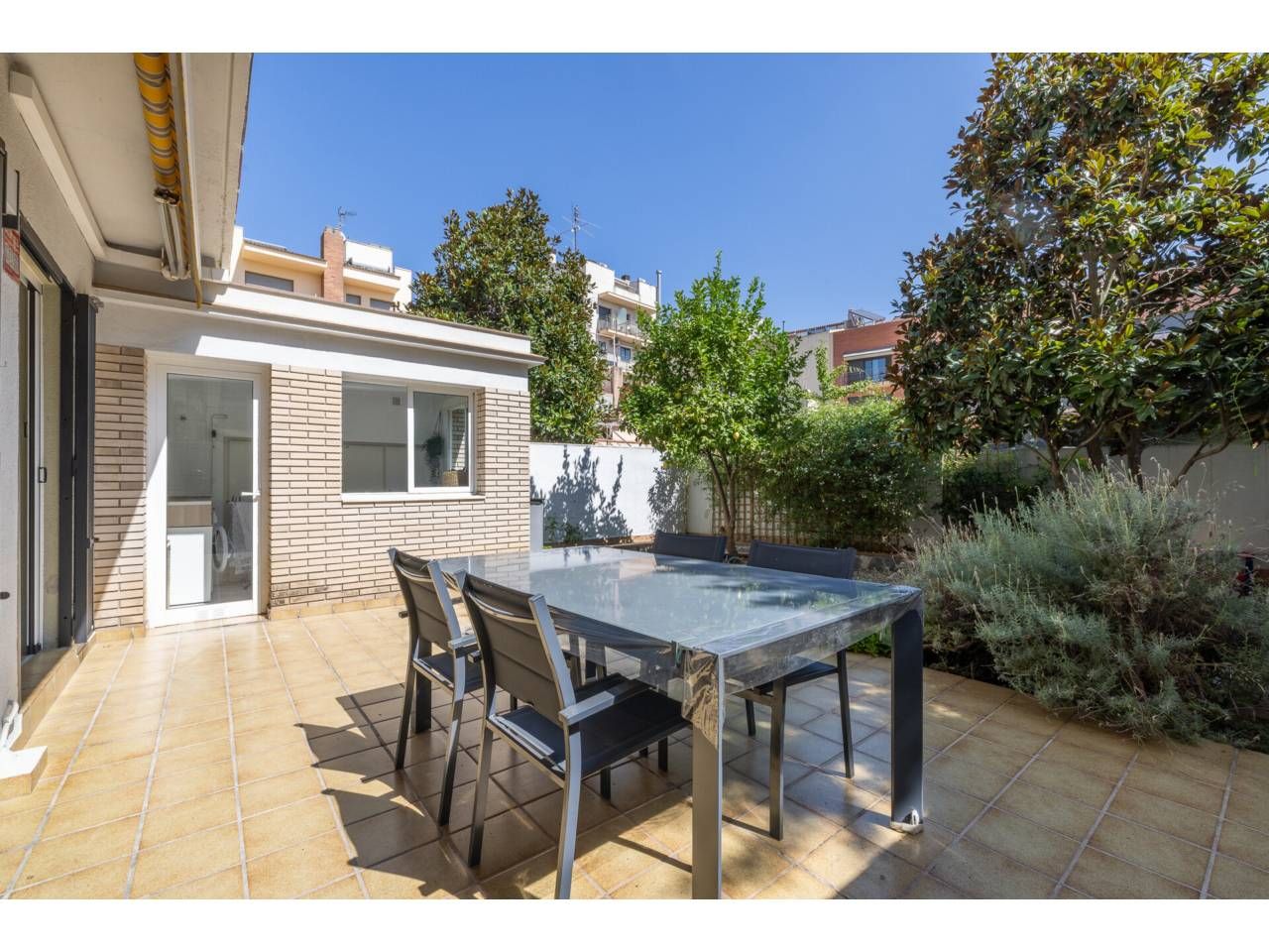 Terrassa de Pis en venda en Terrassa amb Aire condicionat, Calefacció i Jardí privat