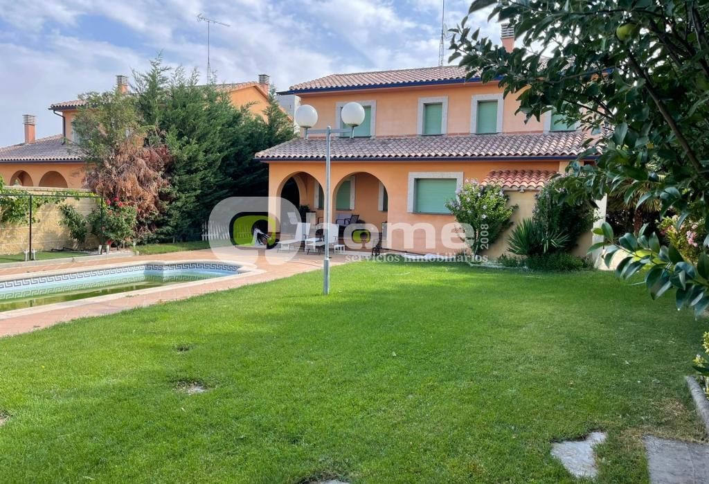 Vista exterior de Casa o xalet en venda en Morales del Vino amb Jardí privat, Parquet i Terrassa