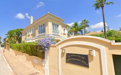 Exterior view of Single-family semi-detached for sale in Marbella  with Air Conditioner, Terrace and Swimming Pool