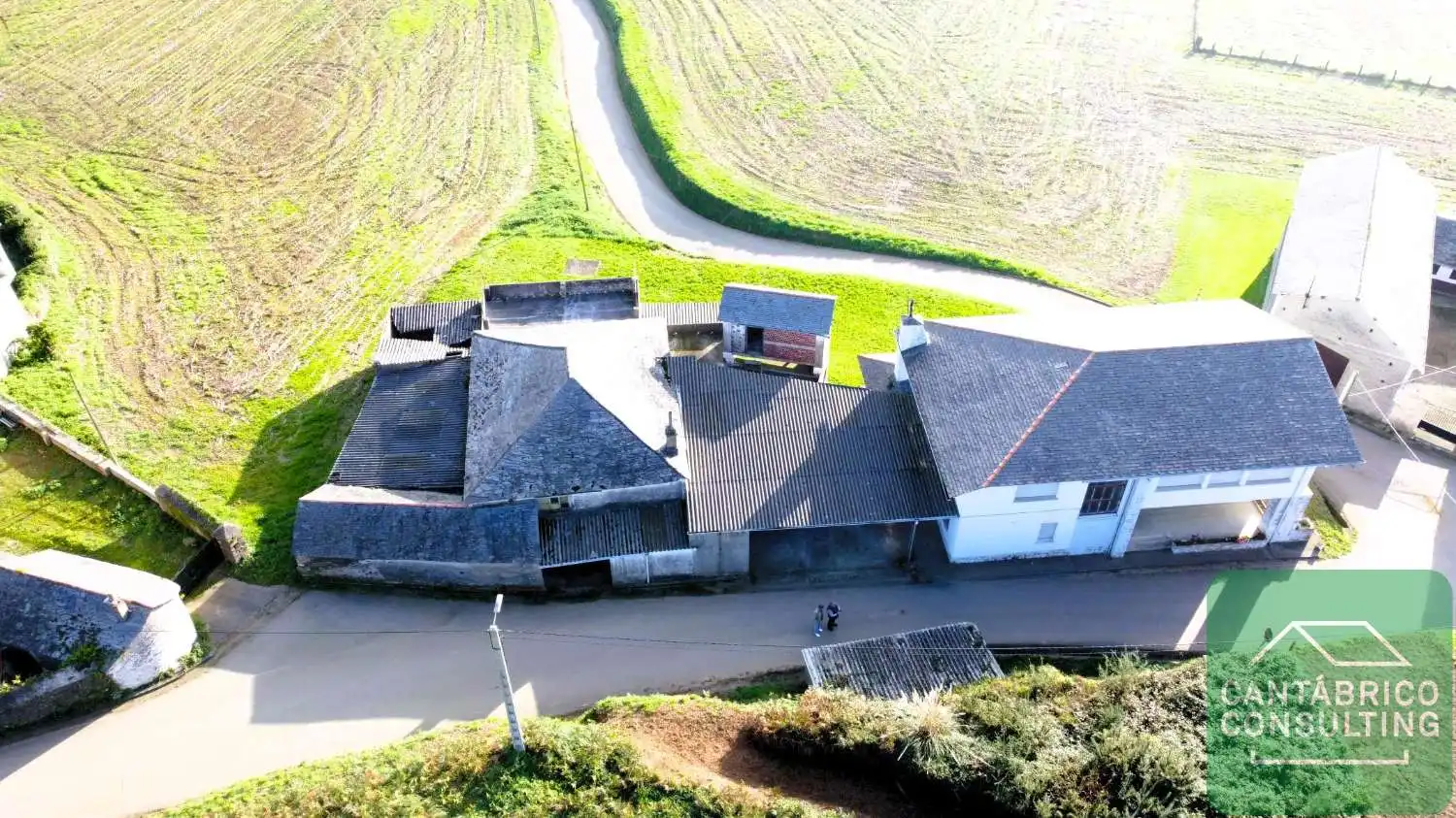 Außenansicht von Haus oder Chalet zum Verkauf in Navia mit Heizung