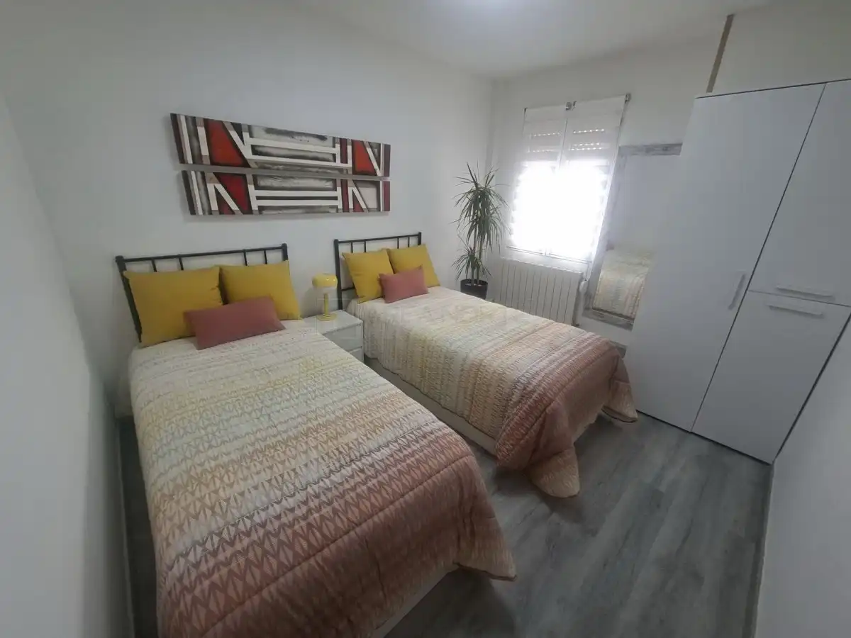 Dormitori de Apartament en venda en Vitoria - Gasteiz amb Calefacció, Parquet i Terrassa