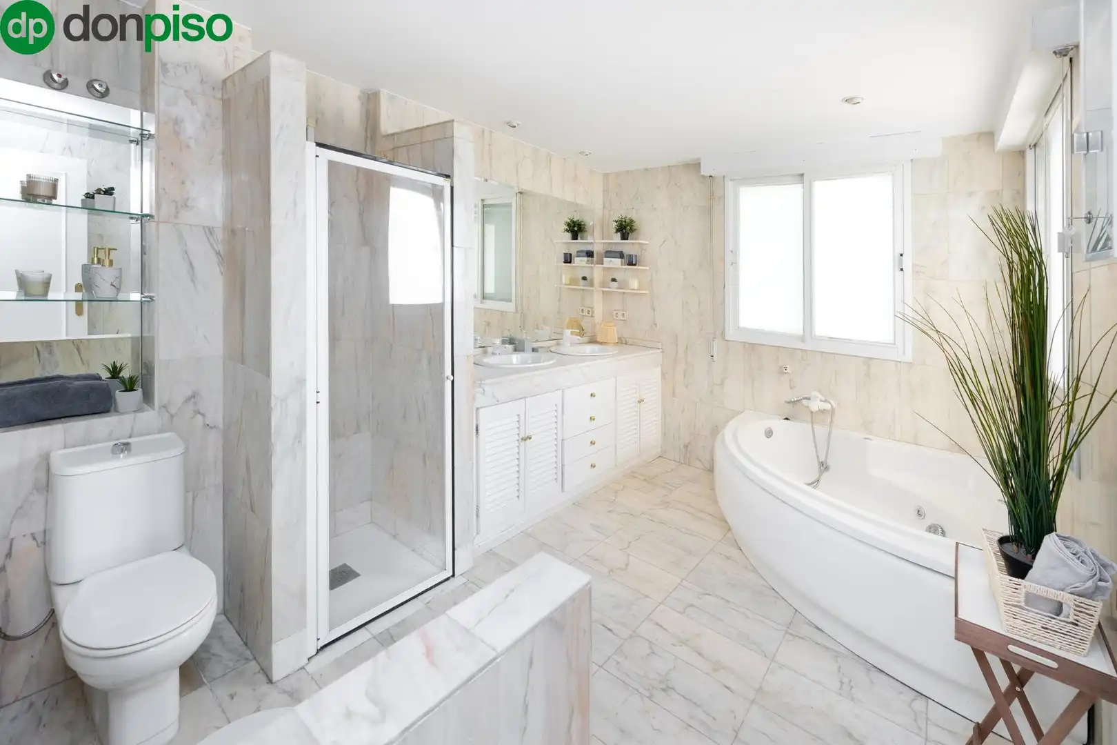 Baño de Casa o chalet en venta en Granada con Aire acondicionado, Calefacción y Jardín privado