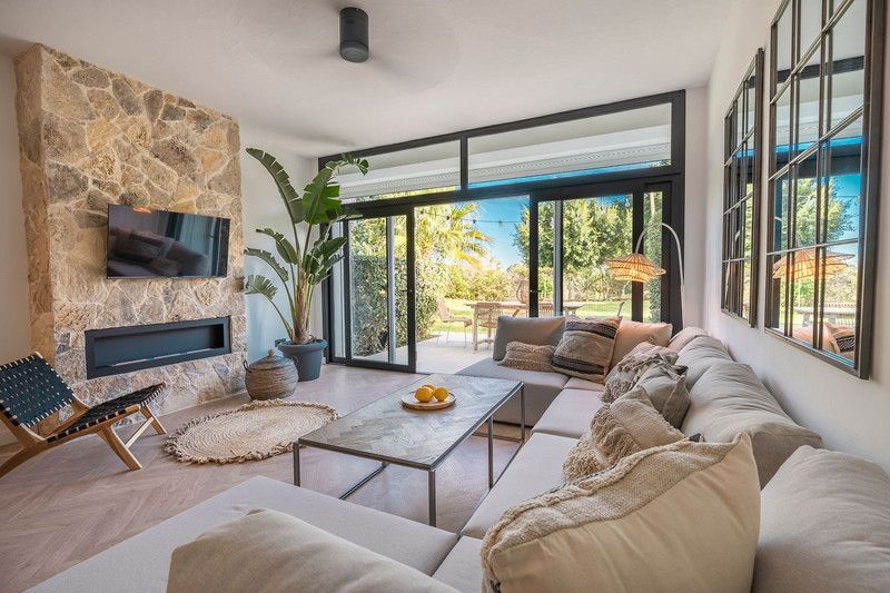 Living room of Single-family semi-detached for sale in Marbella  with Air Conditioner, Terrace and Storage room