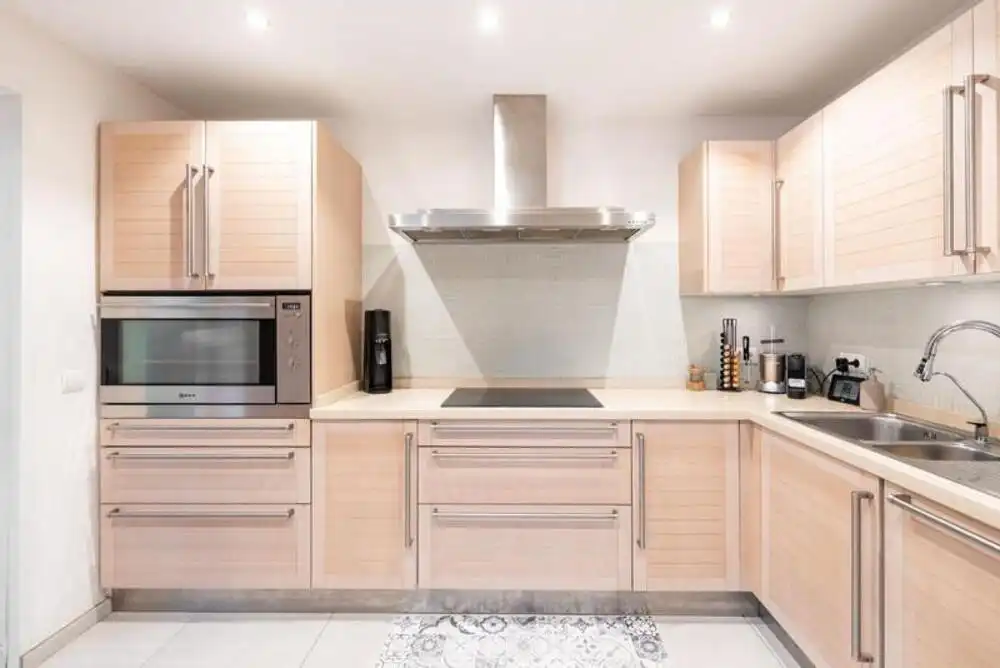 Cocina de Casa adosada de alquiler en Benahavís con Aire acondicionado, Jardín privado y Terraza