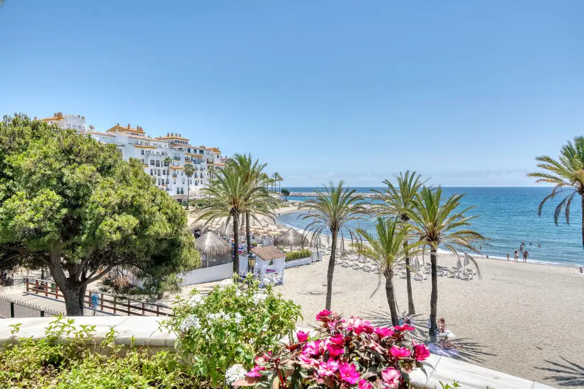 Vista exterior de Apartament en venda en Marbella amb Aire condicionat, Terrassa i Traster