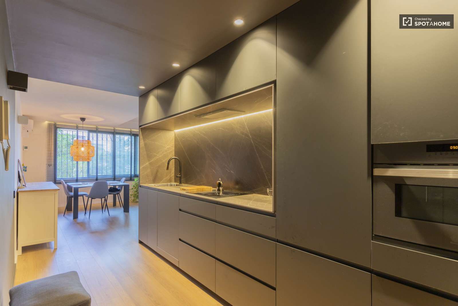 Kitchen of Apartment to share in  Valencia Capital  with Air Conditioner and Terrace