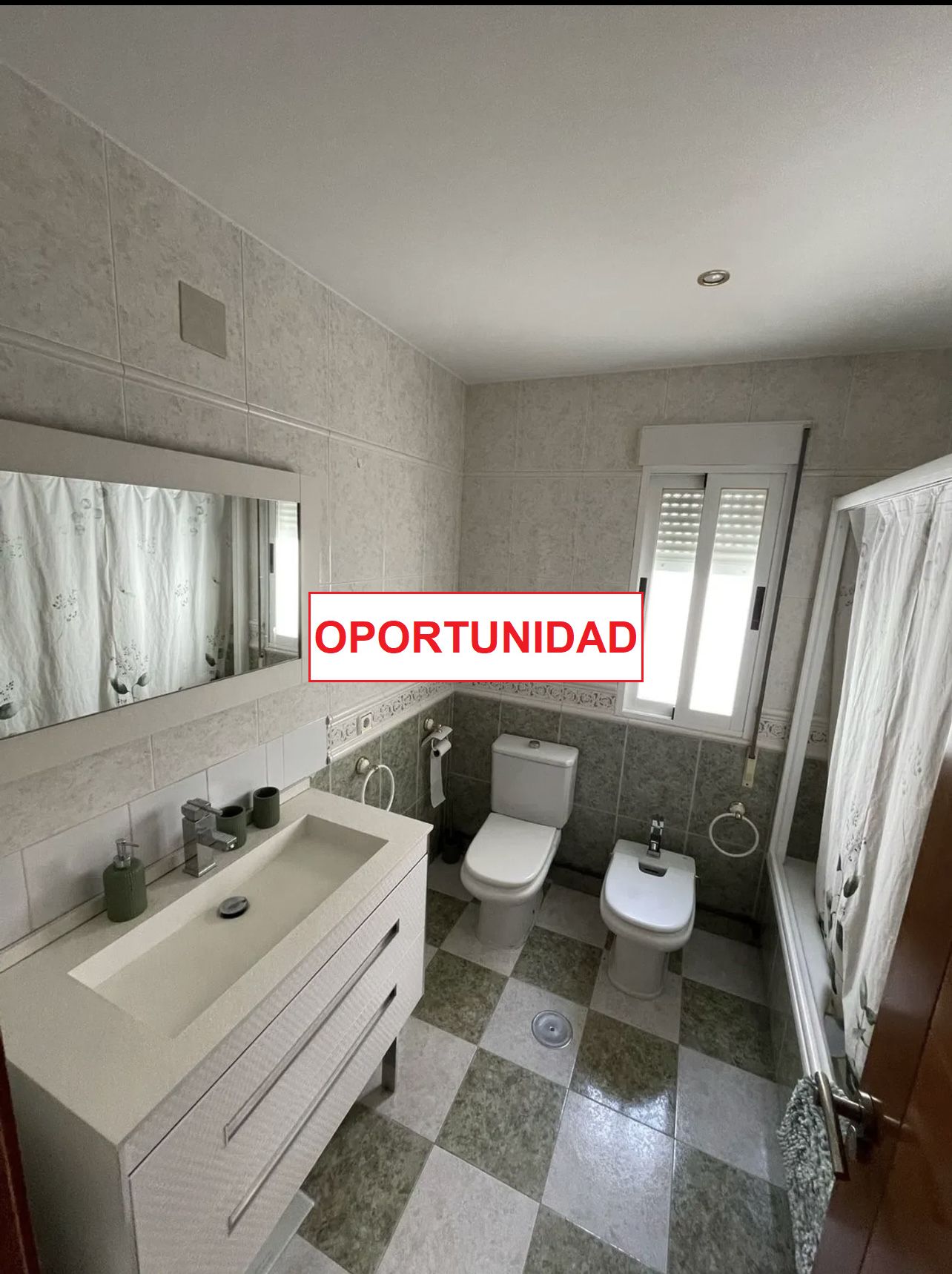 Bathroom of Flat for rent in Ciudad Real Capital  with Air Conditioner, Heating and Furnished