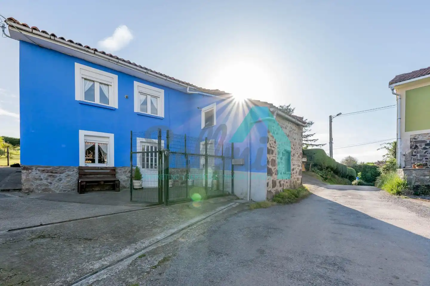 Vista exterior de Casa o xalet en venda en Castrillón amb Calefacció, Jardí privat i Parquet